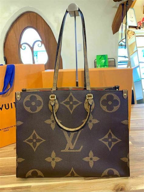 louis vuitton giant motif|louis vuitton on the go canvas.